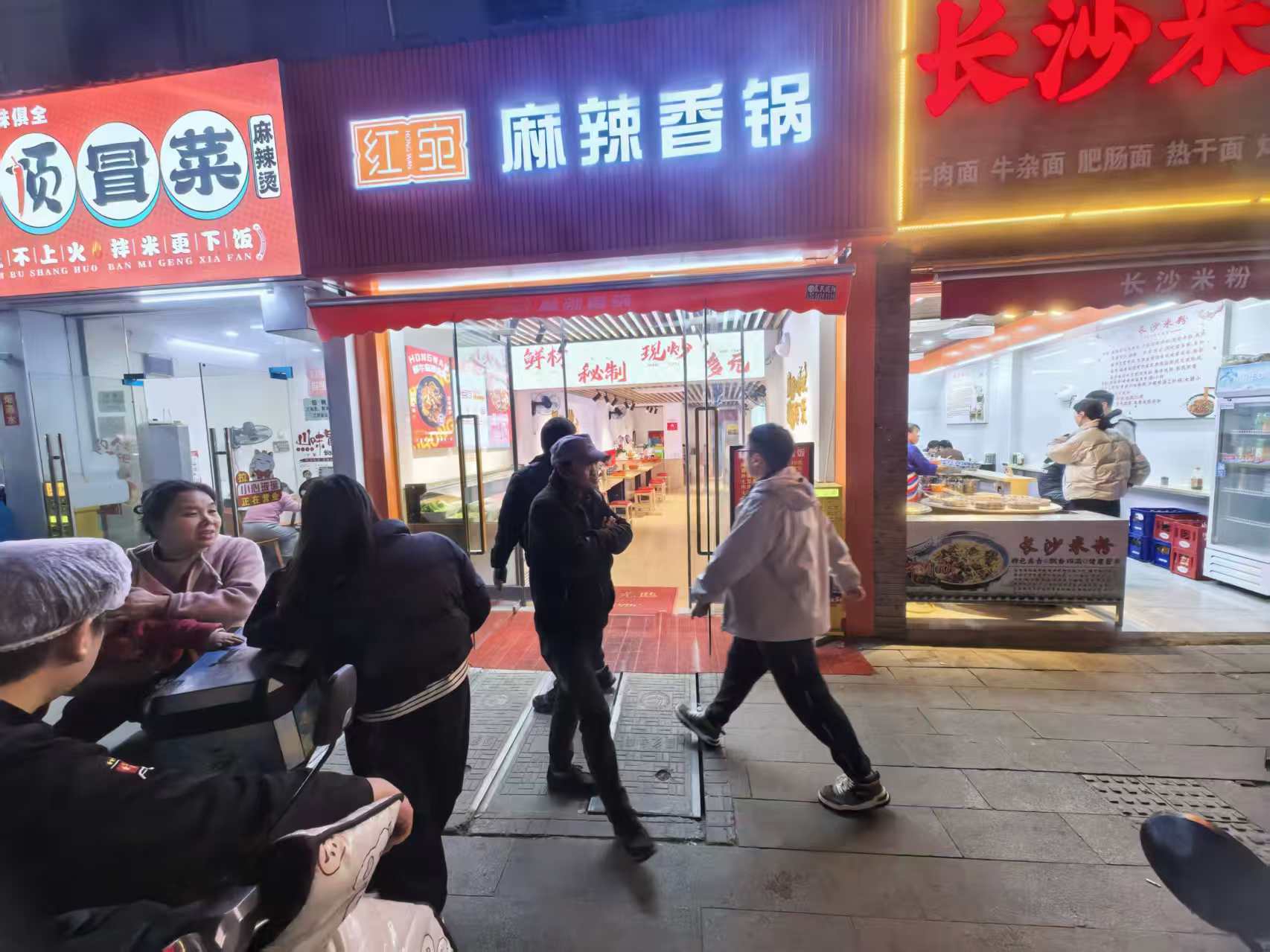 武昌中南丁字桥路、文安街十字路口90平方...