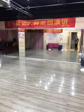 盘龙城奥莱西街266平米门面转让