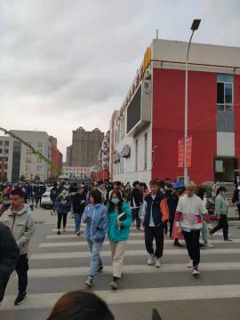 汉口学院校内美食城档口转让