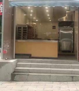 光谷大道地铁口30平店铺转让