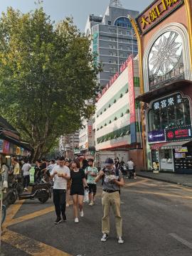 江汉路大汉口美食城第一档20平空铺优转