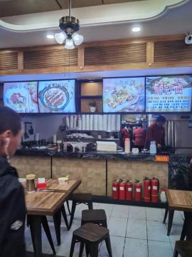 江夏湖景南路菩提苑小区门口80平米门面转...