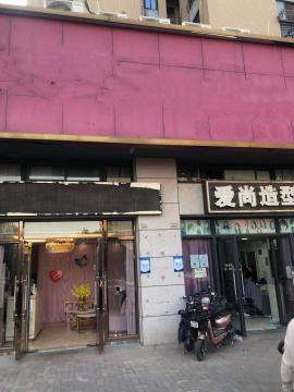 金银潭地铁口永旺160平米临街美容院转让