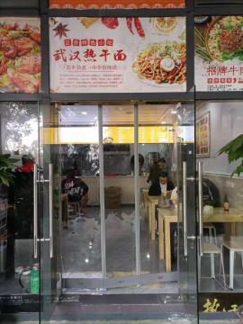 机会！金融港餐饮门面低价转让！（无行业限...