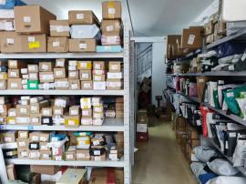 东西湖临街大型小区底商可住人快递优转