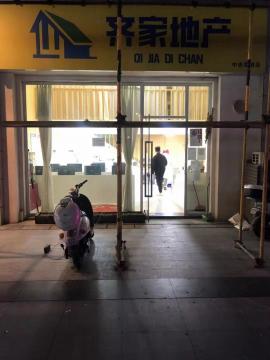 江汉路中央荣御100平米门面空转 