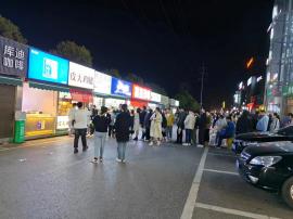 湖经餐饮小吃一条街热门档口转让