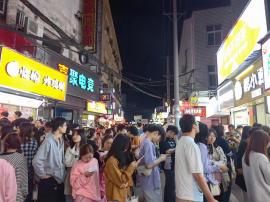 中南财大易乐源小吃街51平新装修门面转让