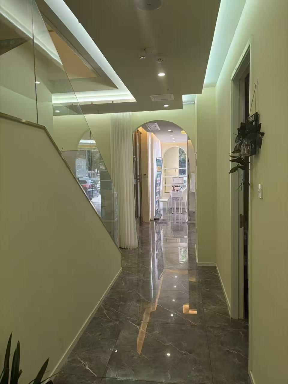 大华南湖公园世家别墅区 两层美业旺铺...