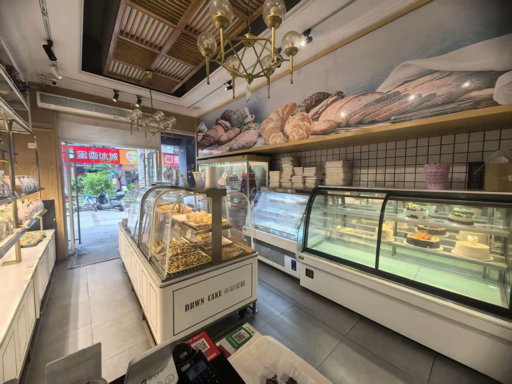 阳逻 2万多人师生的高校商业街店铺转...