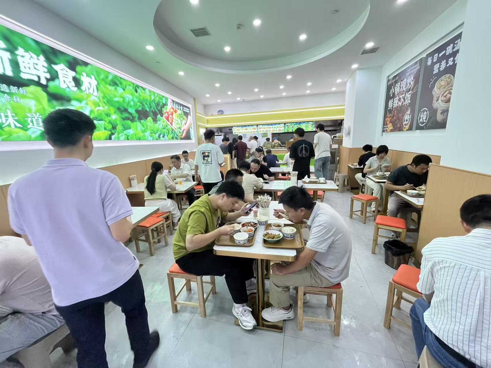 光谷写字楼刚需快餐店转让｜稳定上班族...