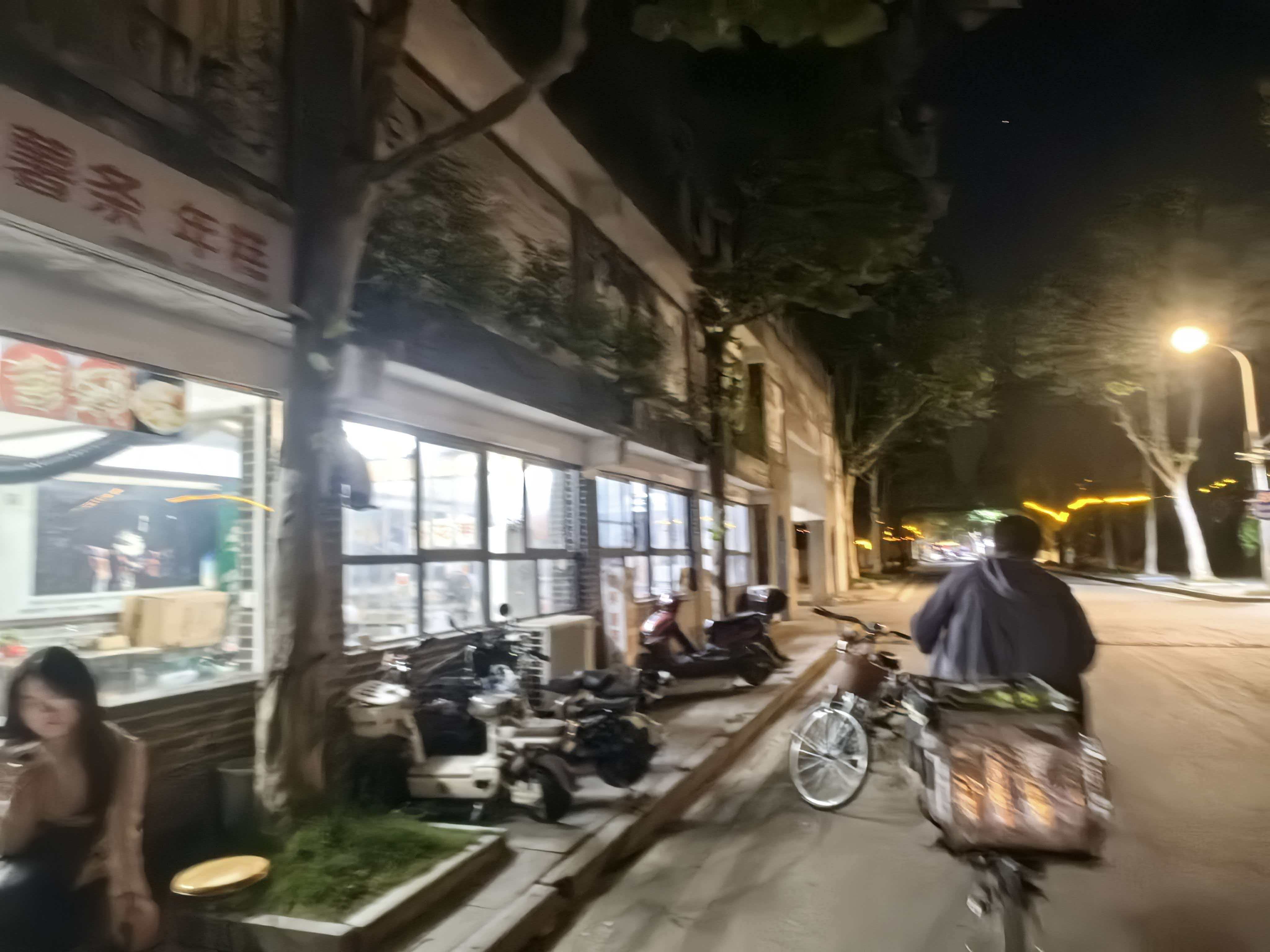 武汉新洲区 万人高校内部餐饮门面低价...