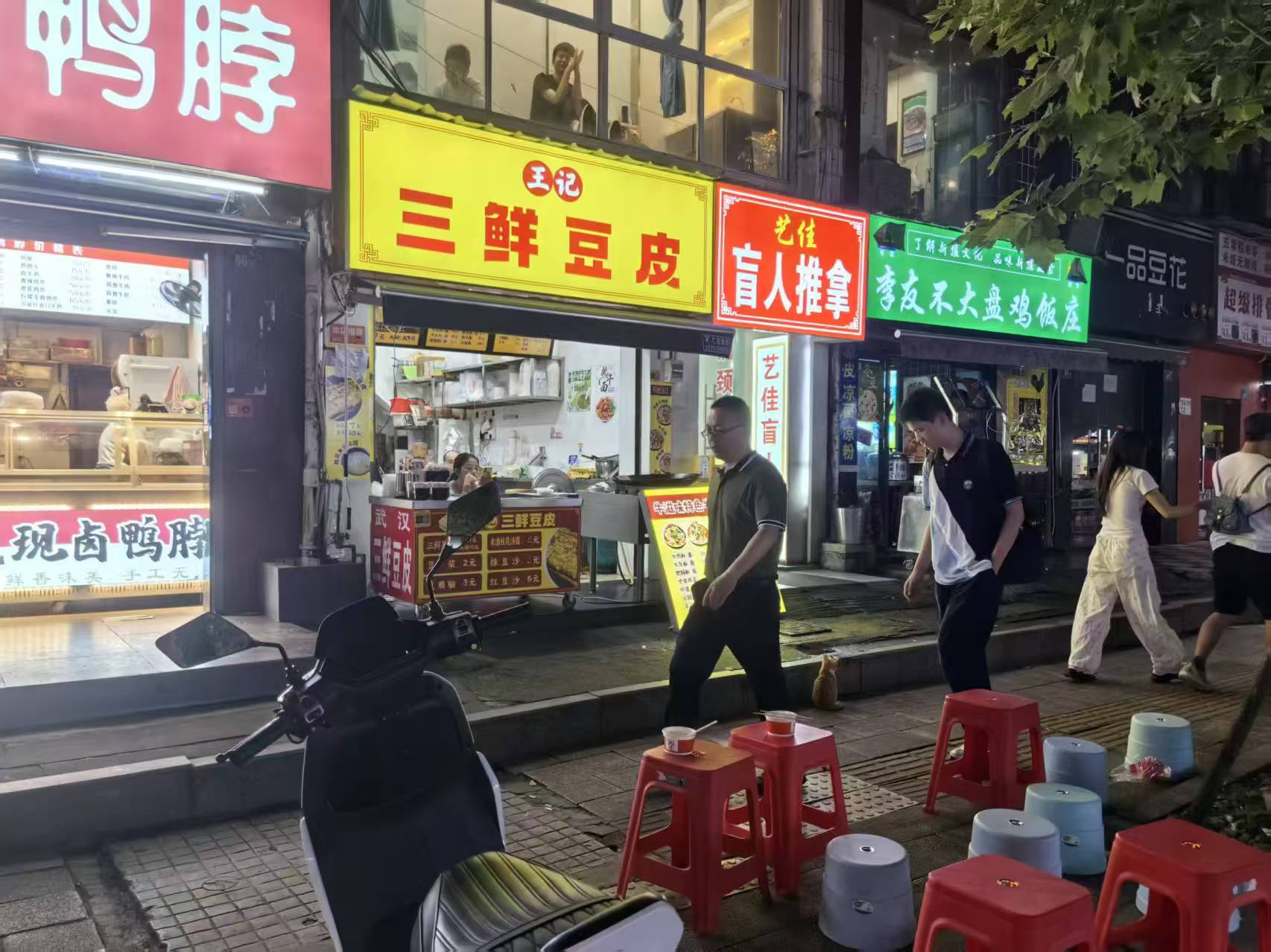 餐饮一条街广八路早餐店转让（可外摆）